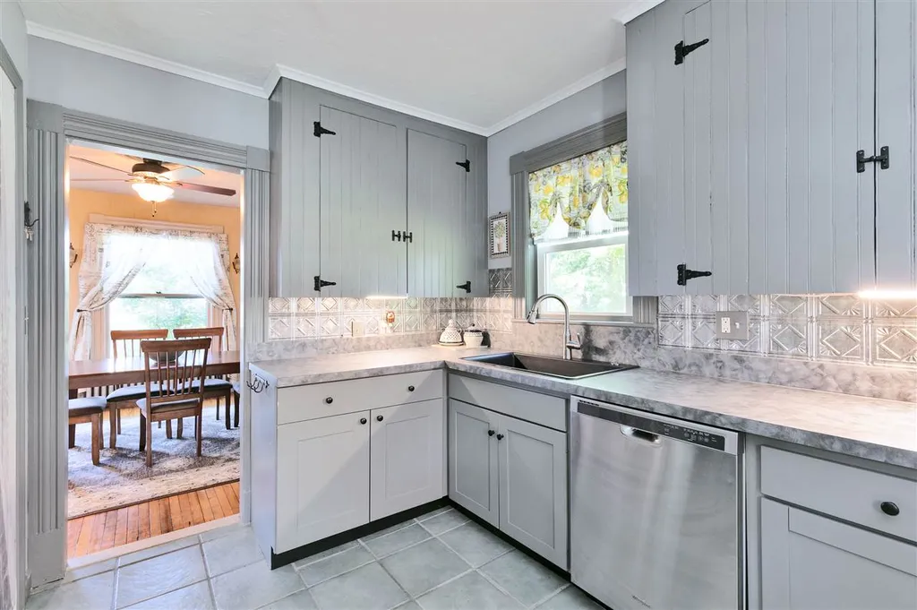 16 Cofran Avenue Northfield NH 03276