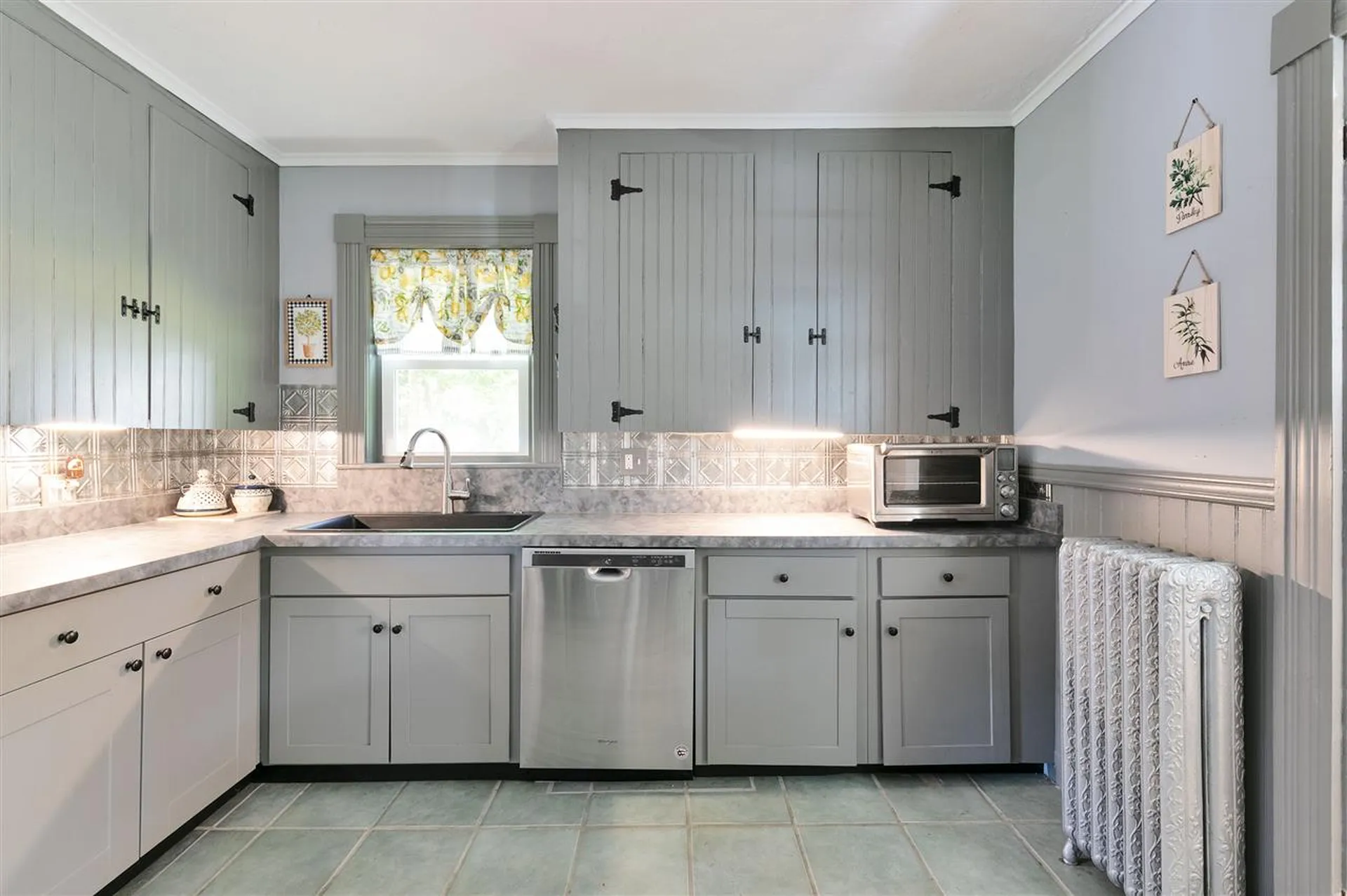 16 Cofran Avenue Northfield NH 03276