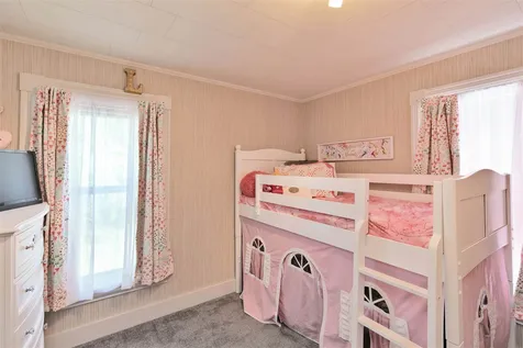 16 Cofran Avenue Northfield NH 03276