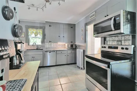 16 Cofran Avenue Northfield NH 03276