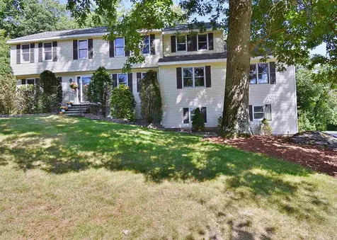 9 Luann Lane Pelham NH 03076