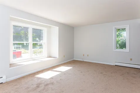 850 / 852 Dix Street Manchester NH 03103