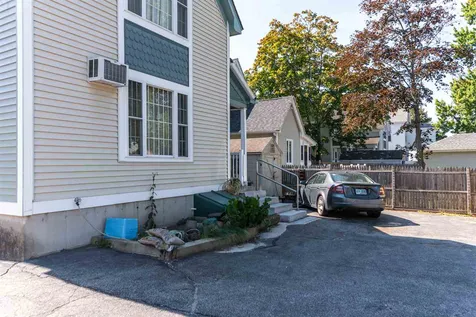 850 / 852 Dix Street Manchester NH 03103