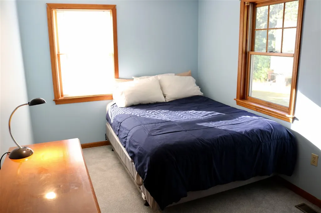 6 Hayman Circle Newton NH 03858