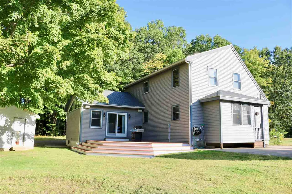 6 Hayman Circle Newton NH 03858