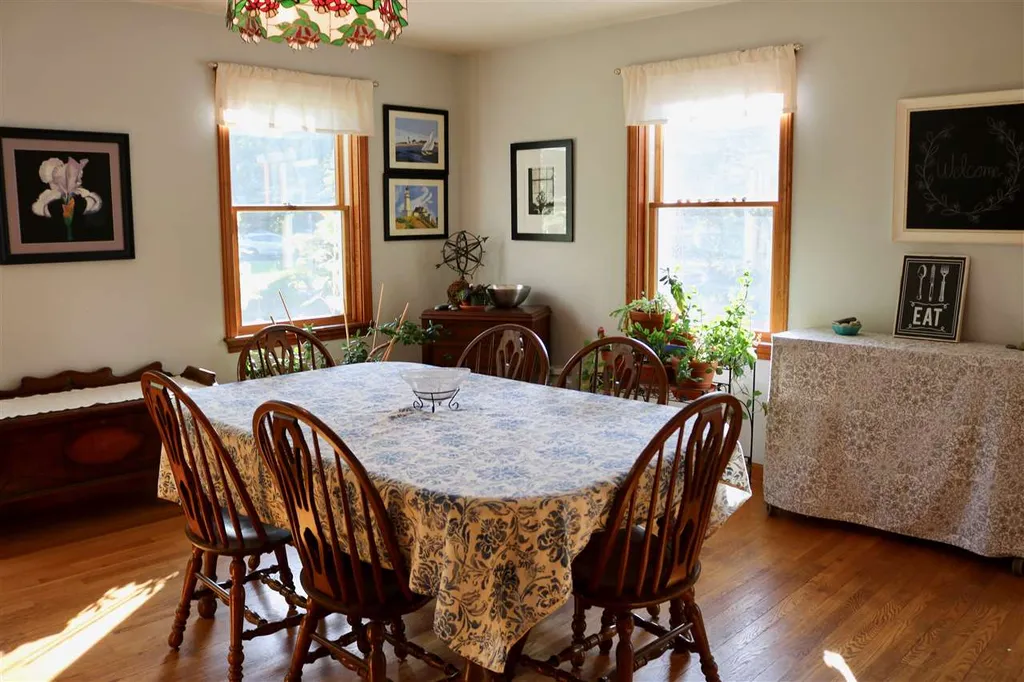 6 Hayman Circle Newton NH 03858