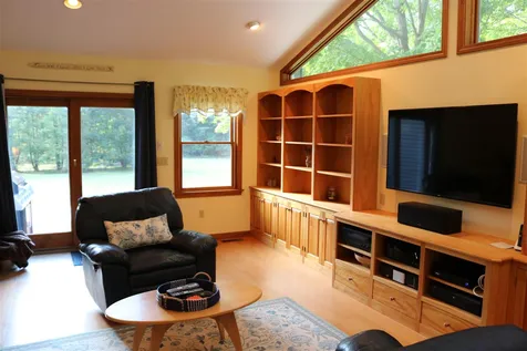 6 Hayman Circle Newton NH 03858