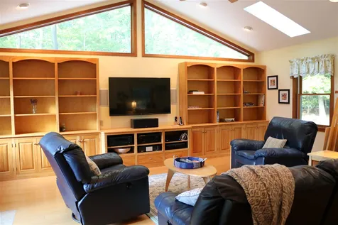 6 Hayman Circle Newton NH 03858