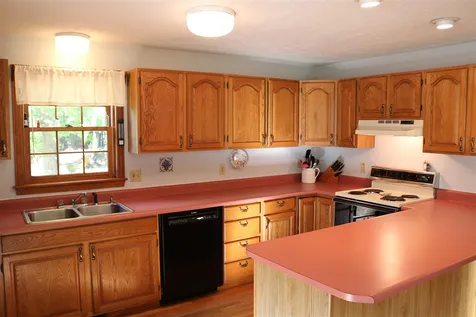 6 Hayman Circle Newton NH 03858
