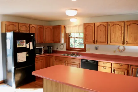 6 Hayman Circle Newton NH 03858