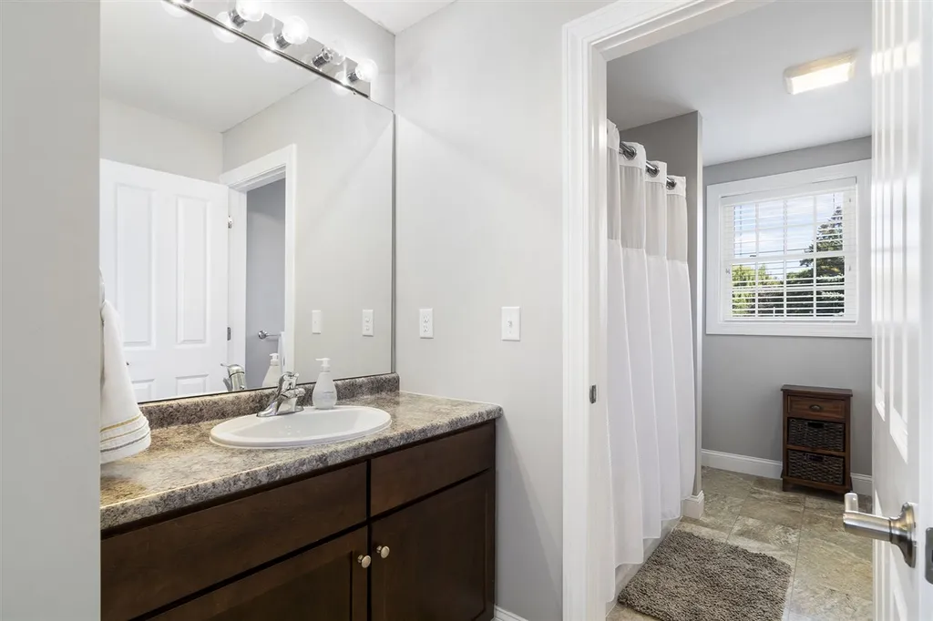 80 Lady Slipper Lane Manchester NH 03109