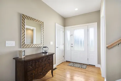 80 Lady Slipper Lane Manchester NH 03109