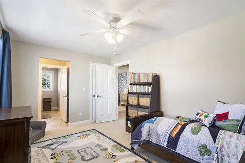 80 Lady Slipper Lane Manchester NH 03109