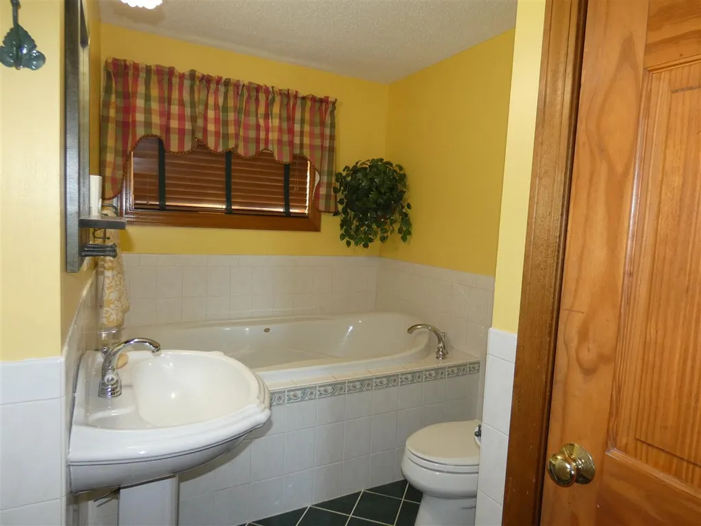 170 Belknap Point Road Gilford NH 03249