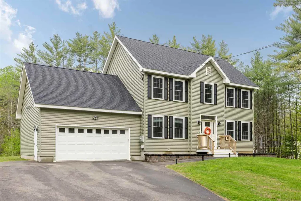 907 Stockbridge Corner Road Alton NH 03809
