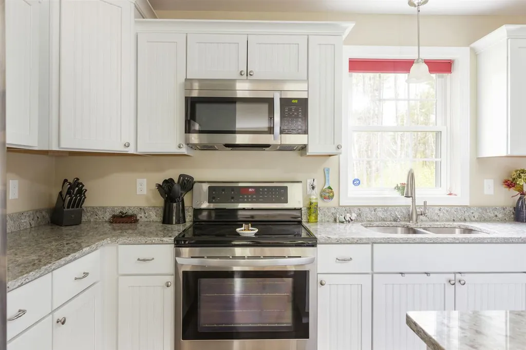 907 Stockbridge Corner Road Alton NH 03809