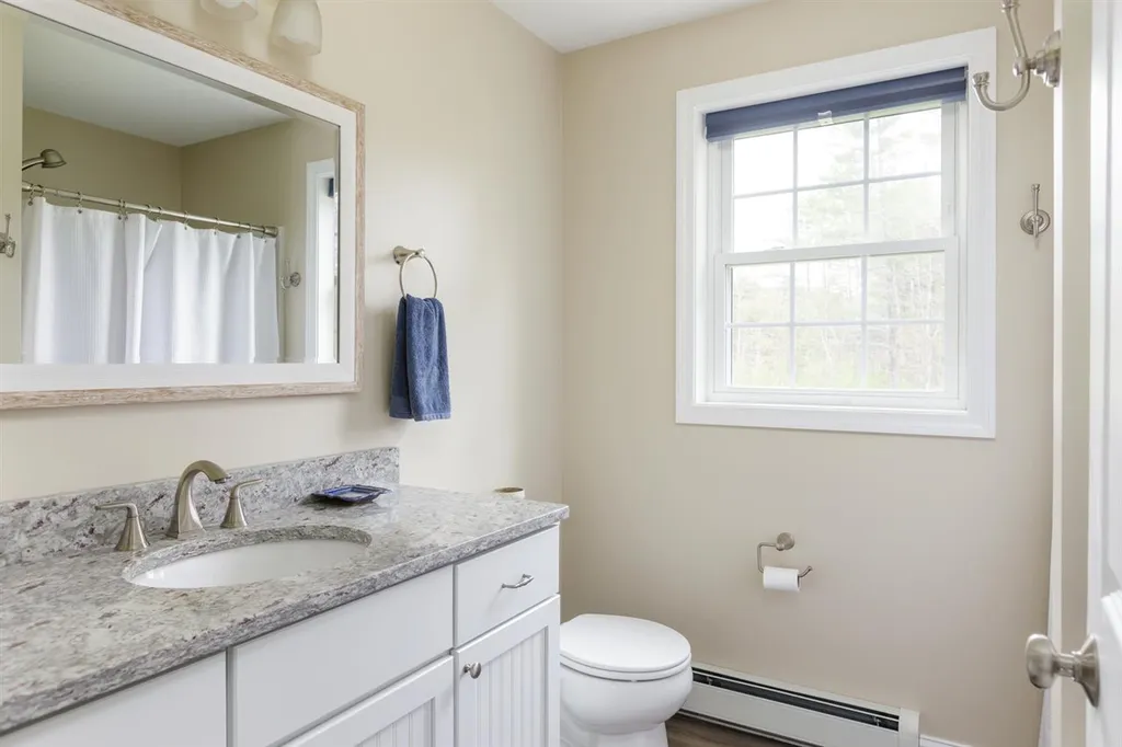 907 Stockbridge Corner Road Alton NH 03809