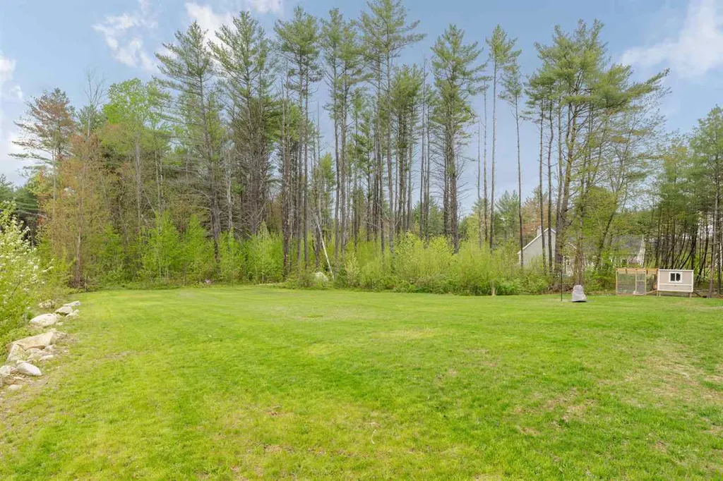 907 Stockbridge Corner Road Alton NH 03809