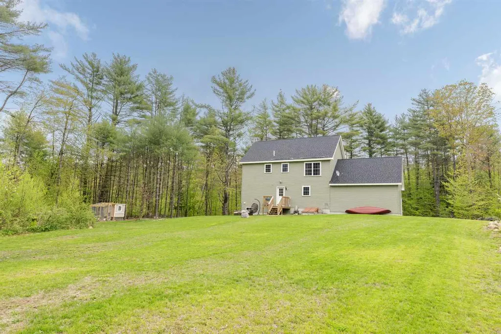 907 Stockbridge Corner Road Alton NH 03809
