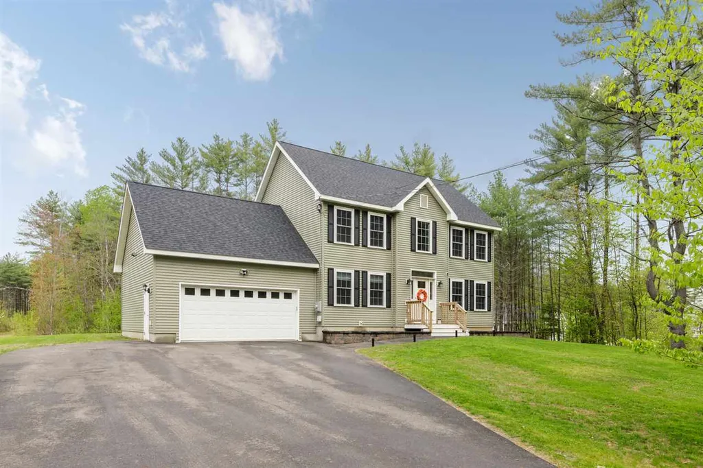 907 Stockbridge Corner Road Alton NH 03809