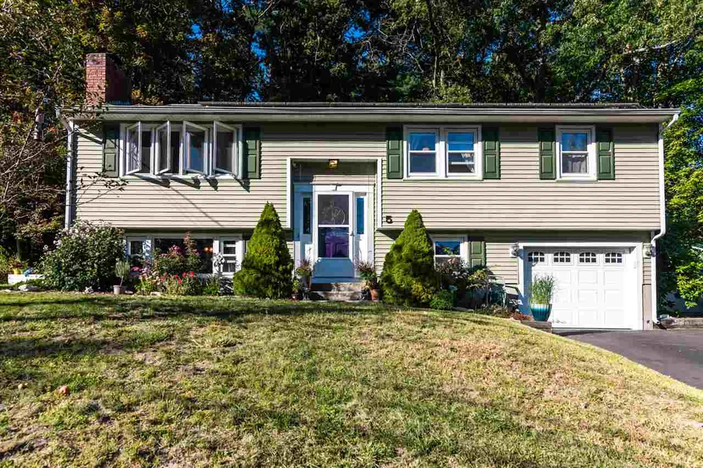 5 Bonnie Lane Hudson NH 03051