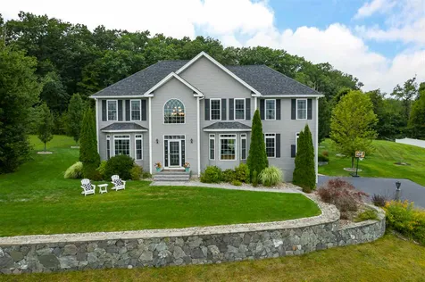 8 Collins Way Pelham NH 03076