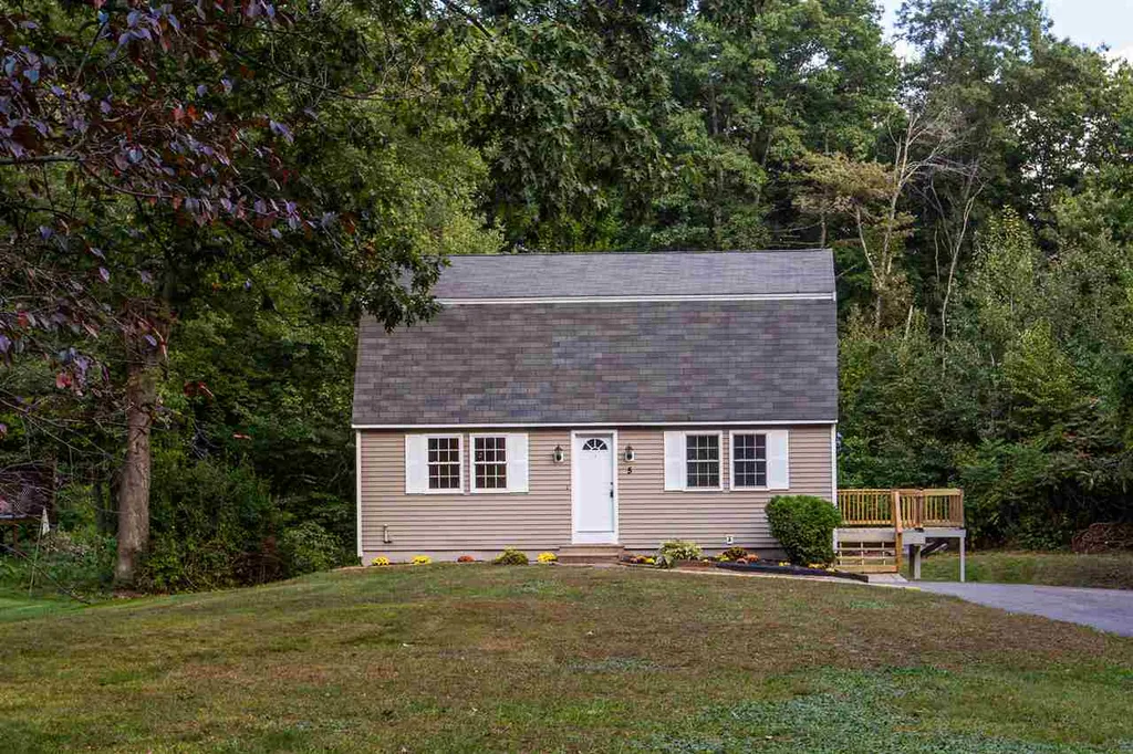 5 Imperial Drive Londonderry NH 03053