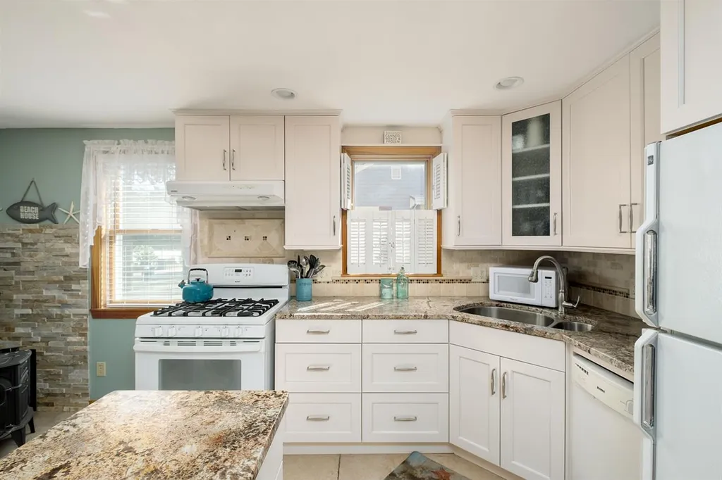 1 Hemlock Street Hampton NH 03842