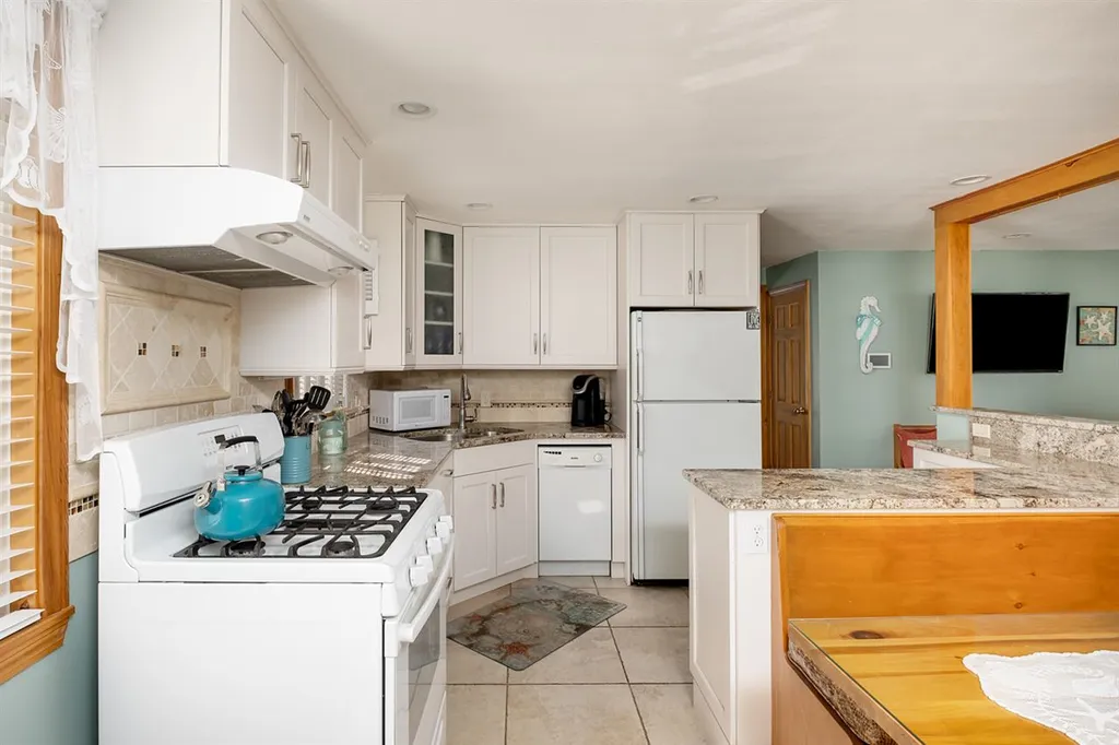 1 Hemlock Street Hampton NH 03842