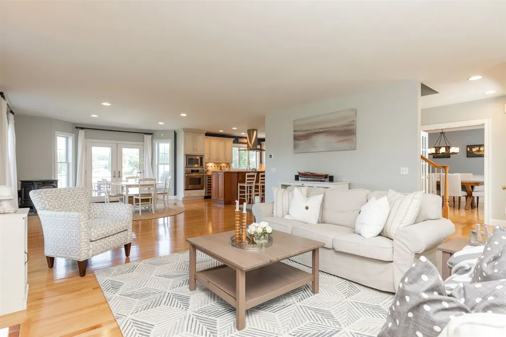 181 Winnicutt Road Stratham NH 03885
