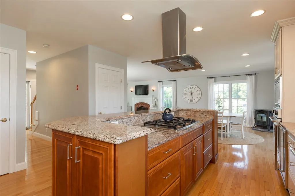 181 Winnicutt Road Stratham NH 03885
