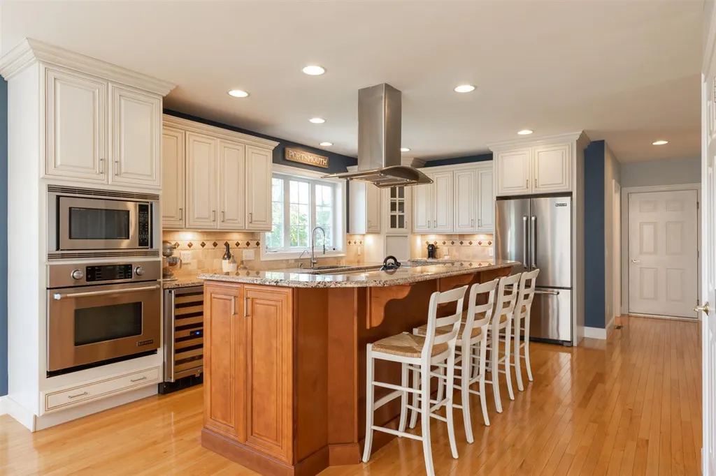 181 Winnicutt Road Stratham NH 03885