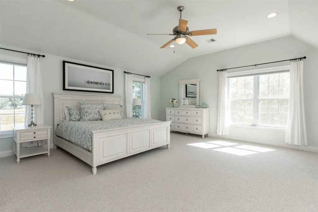 181 Winnicutt Road Stratham NH 03885