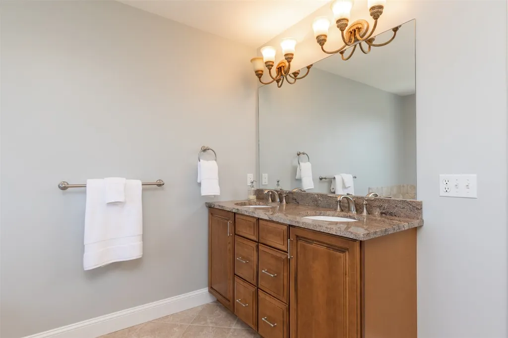 181 Winnicutt Road Stratham NH 03885