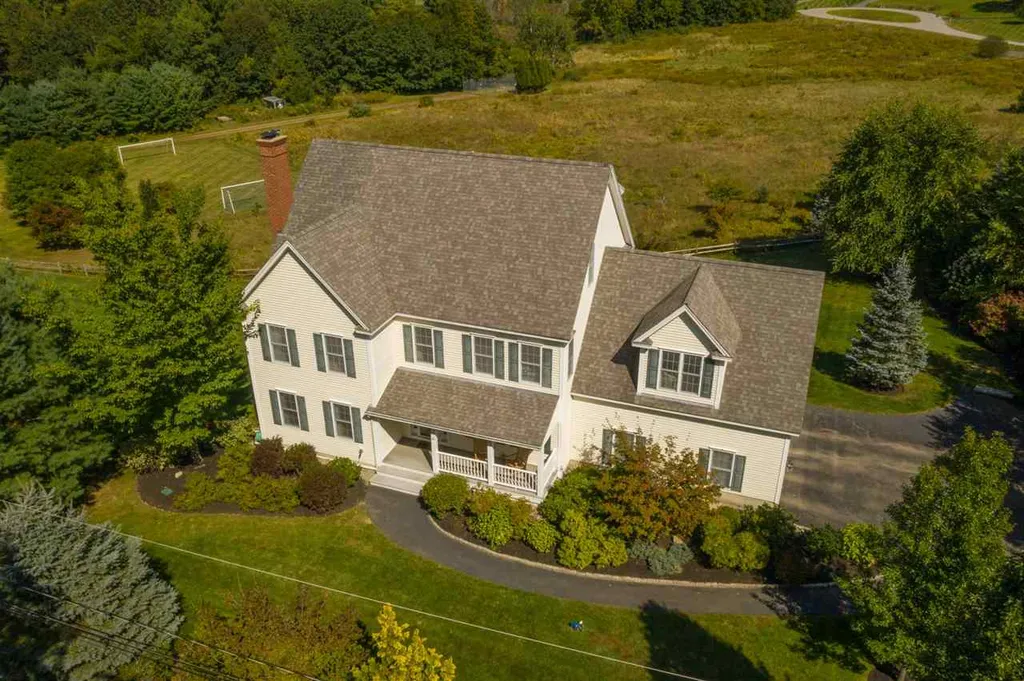 181 Winnicutt Road Stratham NH 03885