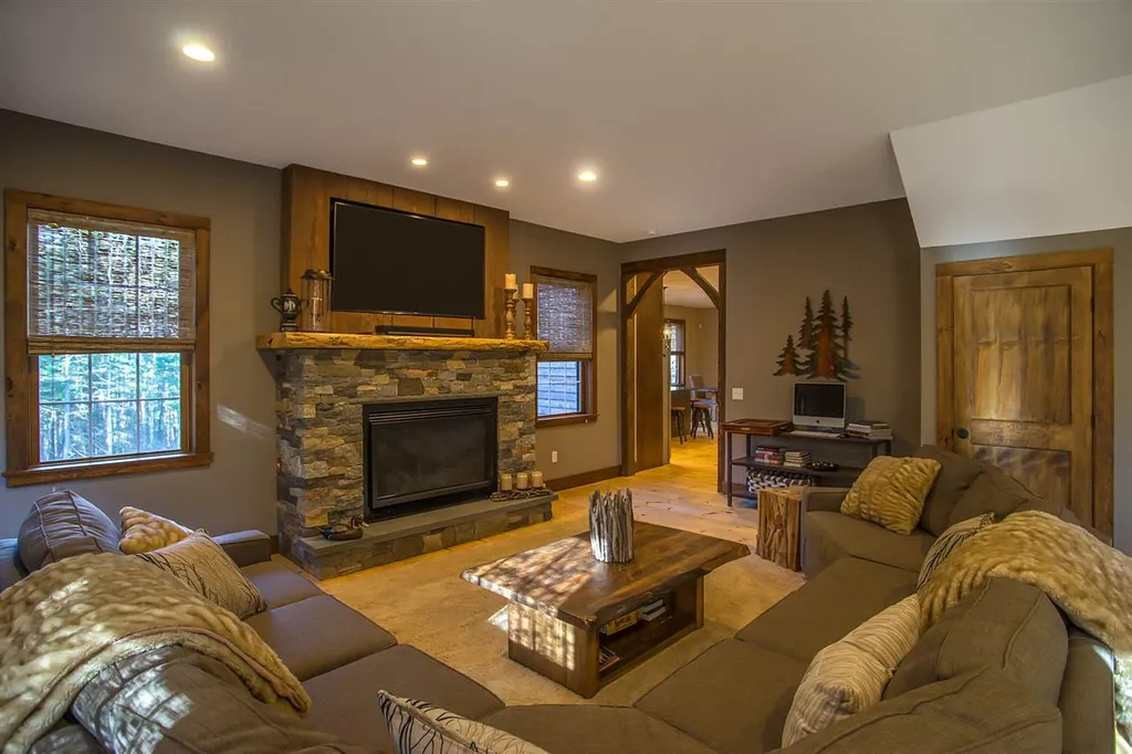 11 East Village Circle Wilmington VT 05363