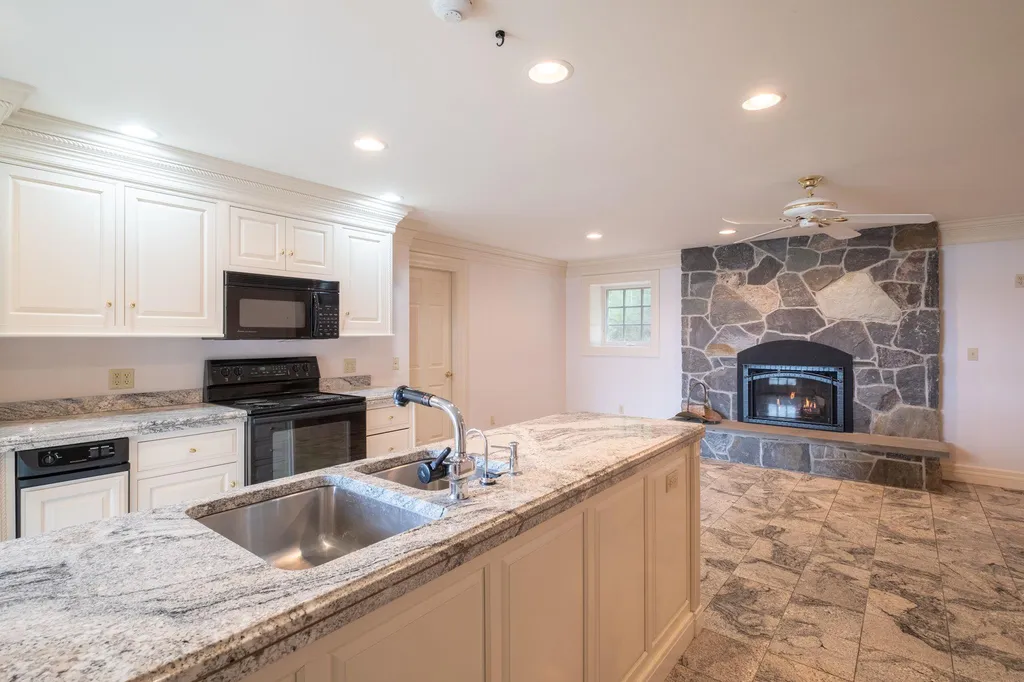 96 Hopewell Road Alton NH 03809
