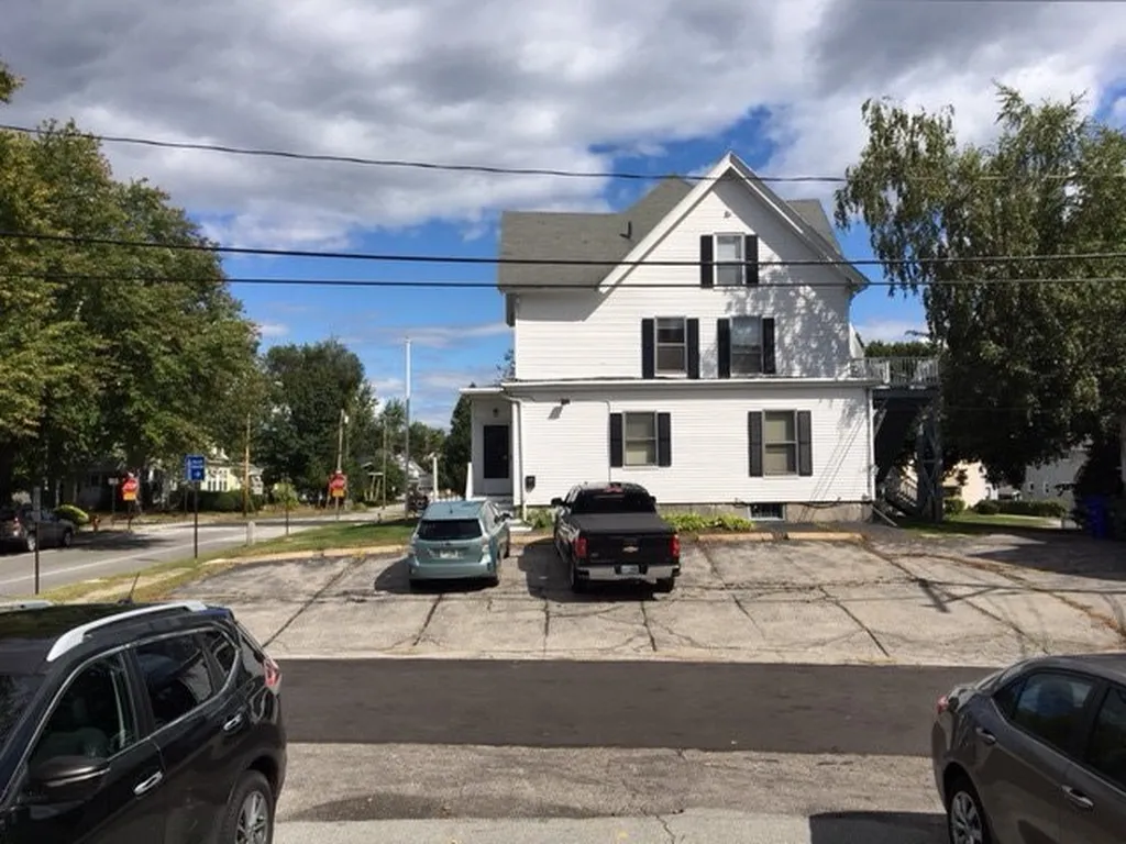 37 Salmon Street Manchester NH 03104