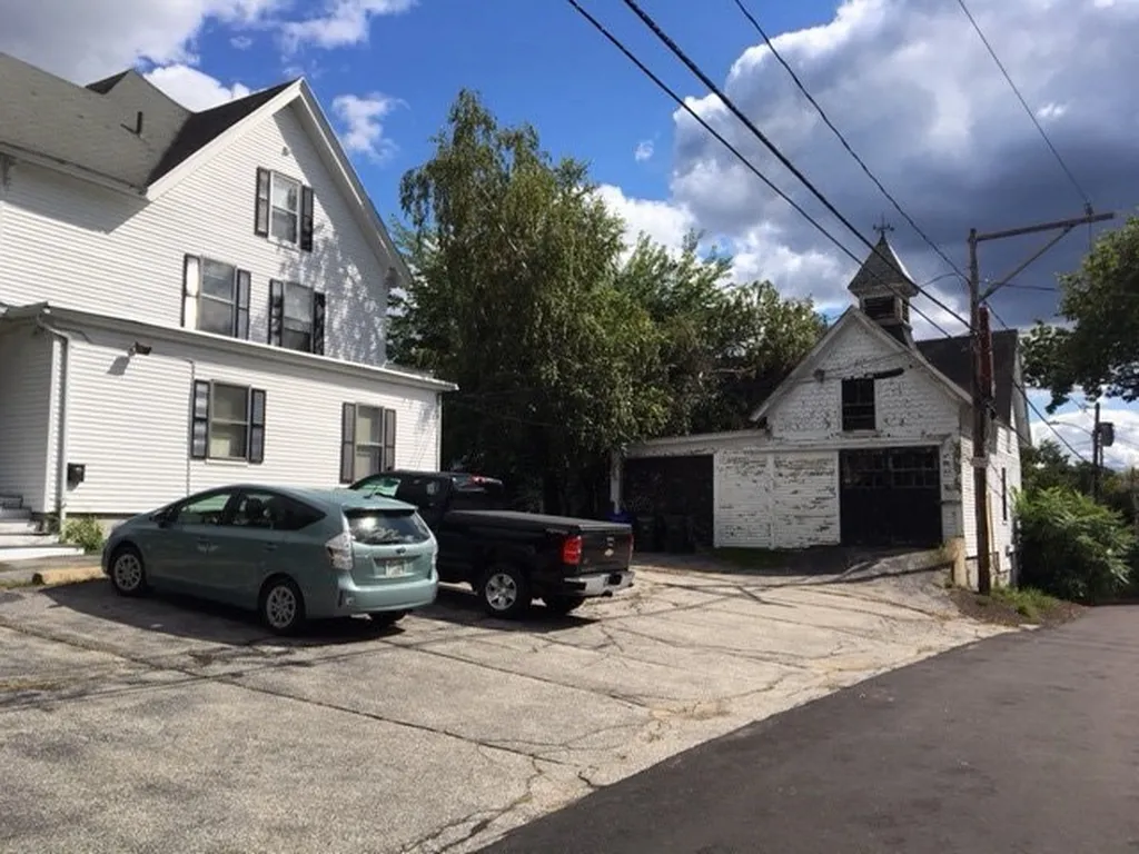 37 Salmon Street Manchester NH 03104