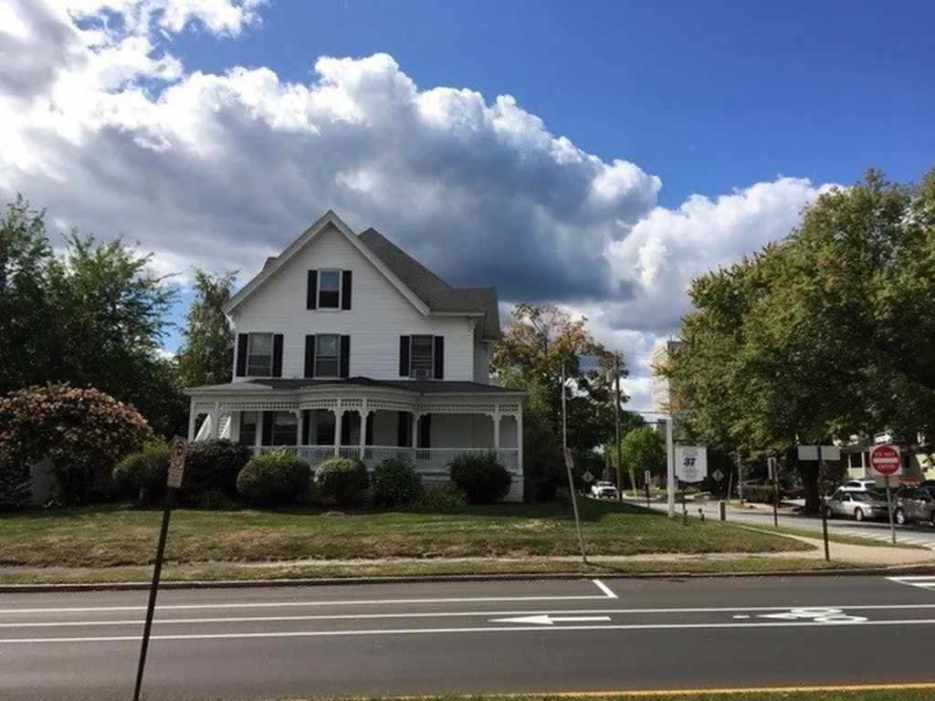 37 Salmon Street Manchester NH 03104