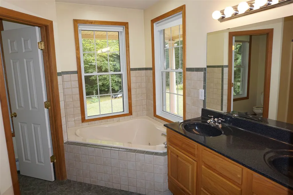 91 Brown Brook Circle Fremont NH 03044