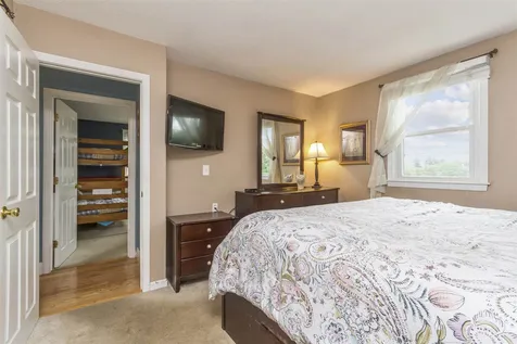 4 Chapel Hill Drive Nashua NH 03063-2904