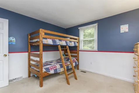 4 Chapel Hill Drive Nashua NH 03063-2904