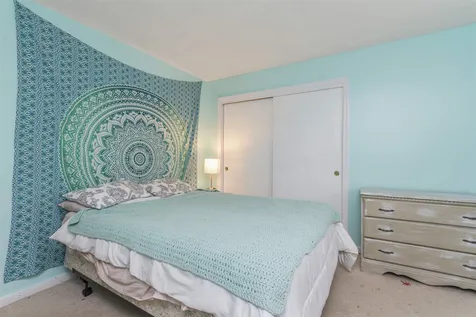 4 Chapel Hill Drive Nashua NH 03063-2904
