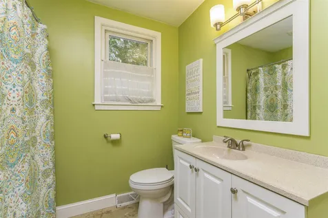 4 Chapel Hill Drive Nashua NH 03063-2904