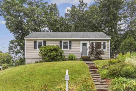 4 Chapel Hill Drive Nashua NH 03063-2904