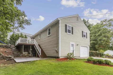 4 Chapel Hill Drive Nashua NH 03063-2904