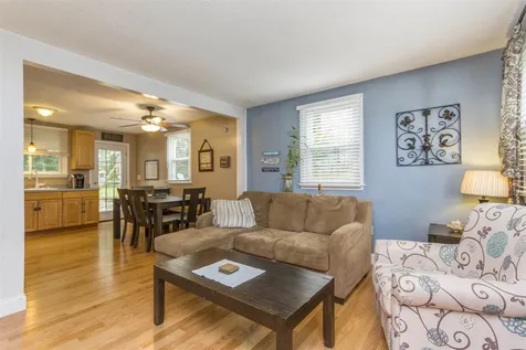 4 Chapel Hill Drive Nashua NH 03063-2904