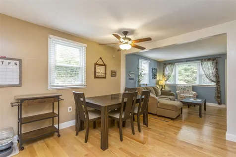 4 Chapel Hill Drive Nashua NH 03063-2904