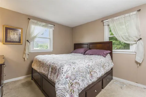 4 Chapel Hill Drive Nashua NH 03063-2904